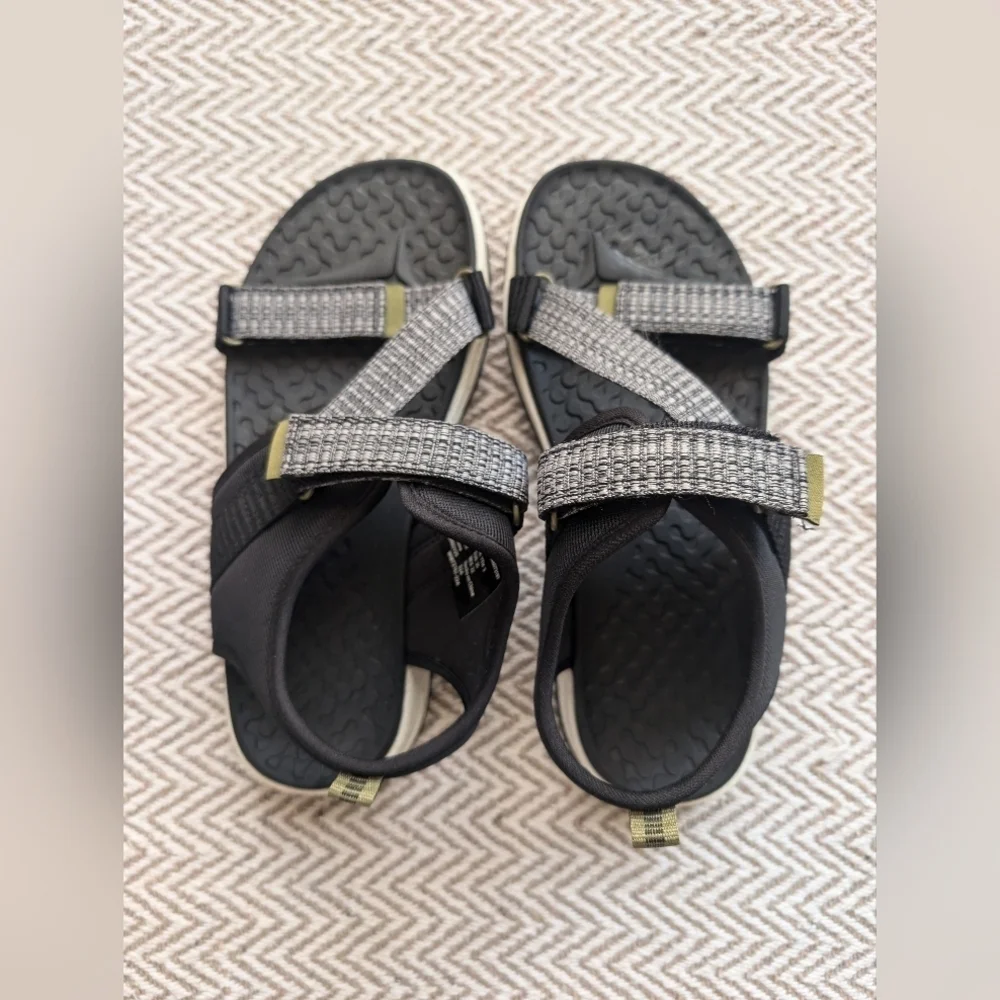 Wonder Nation Black and Silver Kids Sandals/ New With Out Tags Size 3